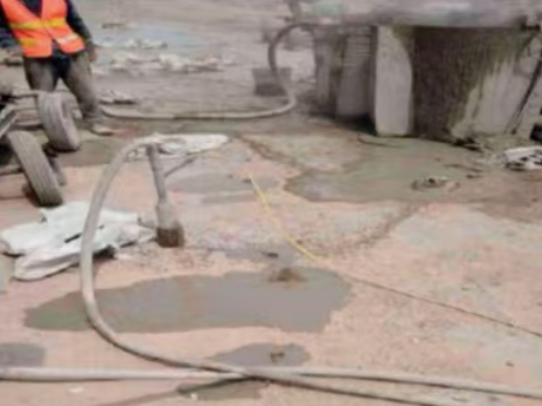 郓城水泥混凝土路面板底注浆技术 路面脱空注浆整治方案